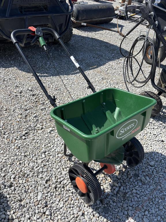 Scotts Push Type Broadcaster