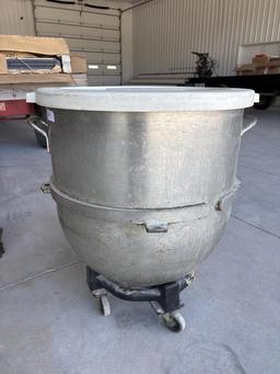 Mixing Bowl (140 QT) with Cover and Wheels