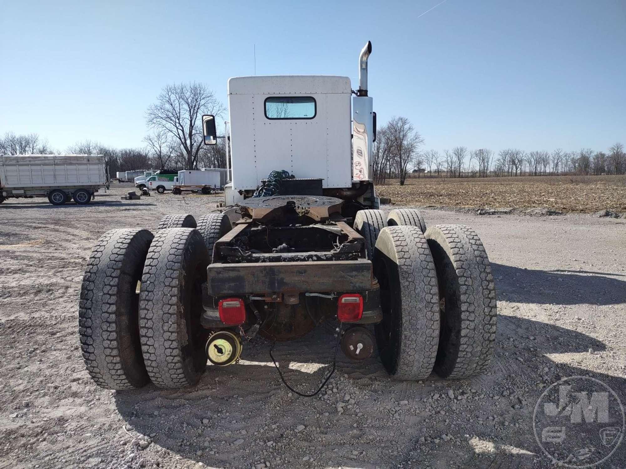 1990 KENWORTH T600A11 TANDEM AXLE DAY CAB TRUCK TRACTOR VIN: 1XKADR9X4LS540204