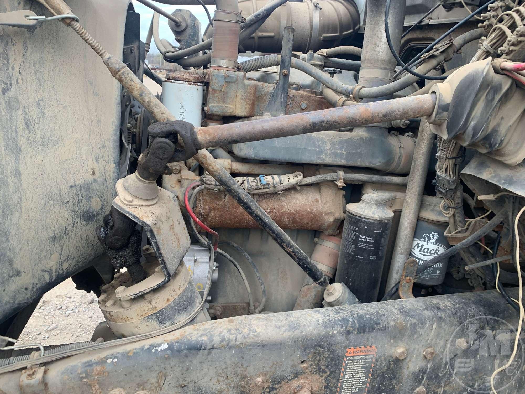 1996 MACK DM T/A VIN: 1M2B209CXTM017820