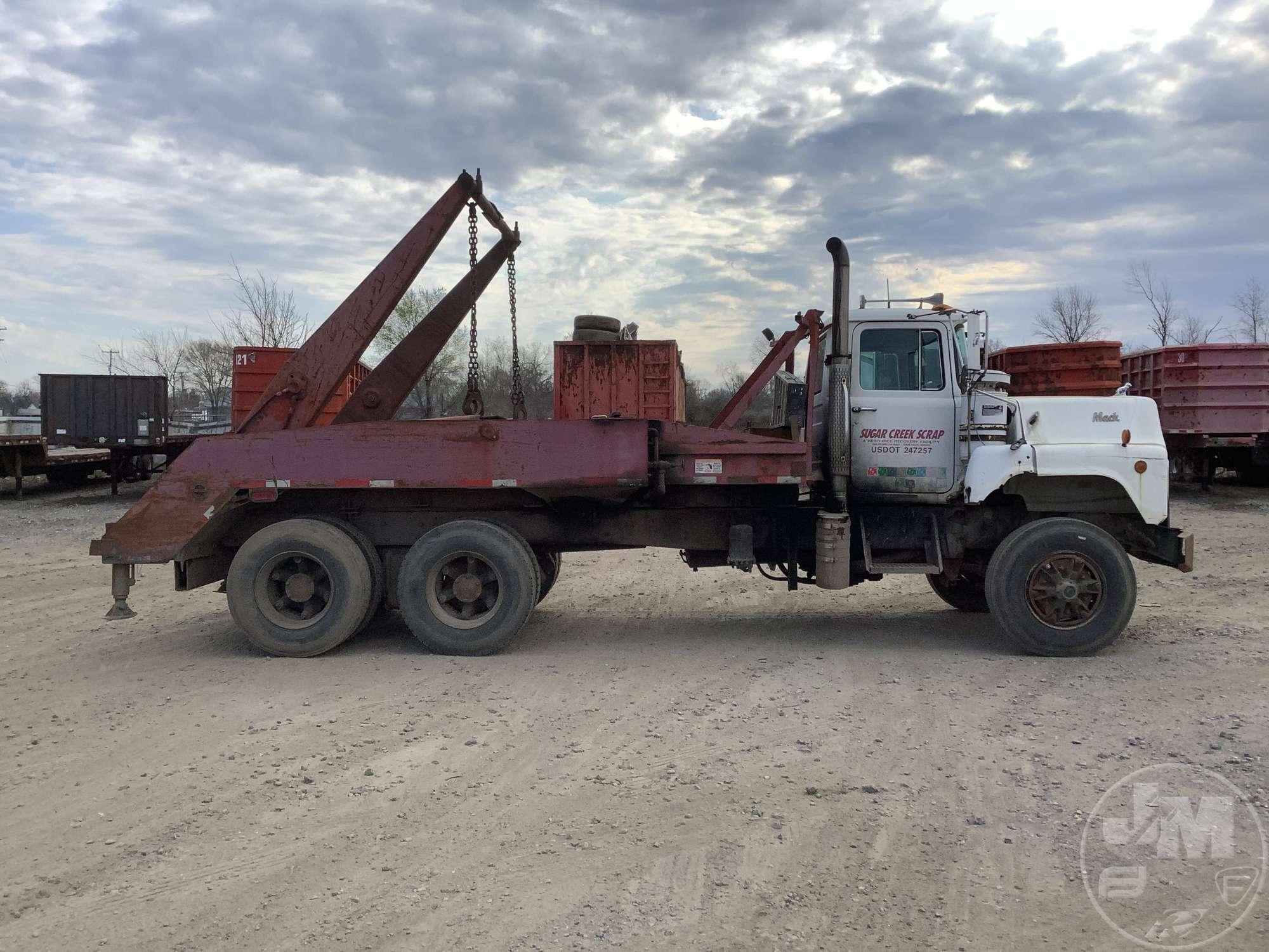 1996 MACK DM T/A VIN: 1M2B209CXTM017820