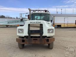 1996 MACK DM T/A VIN: 1M2B209CXTM017820
