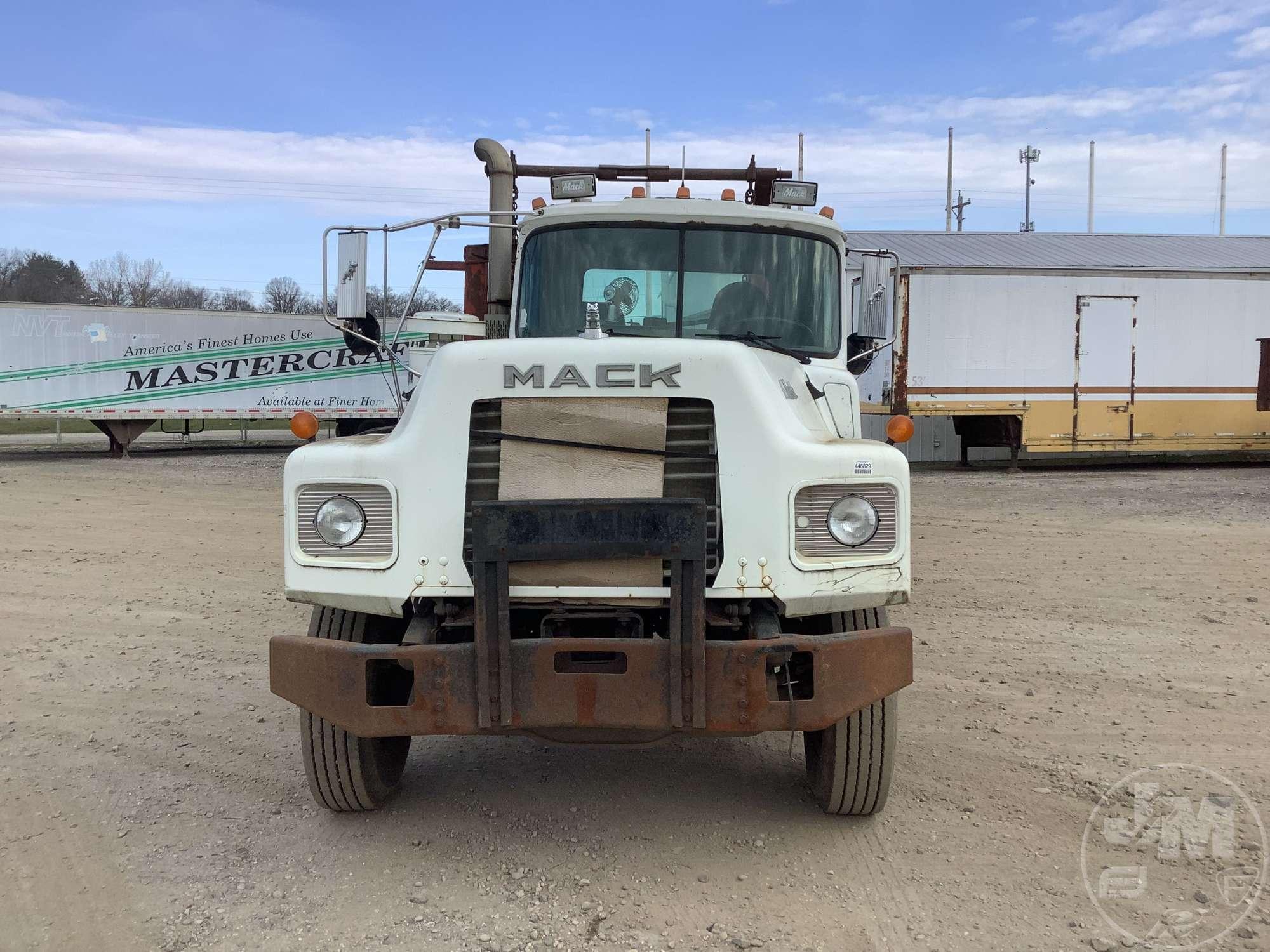 1996 MACK DM T/A VIN: 1M2B209CXTM017820