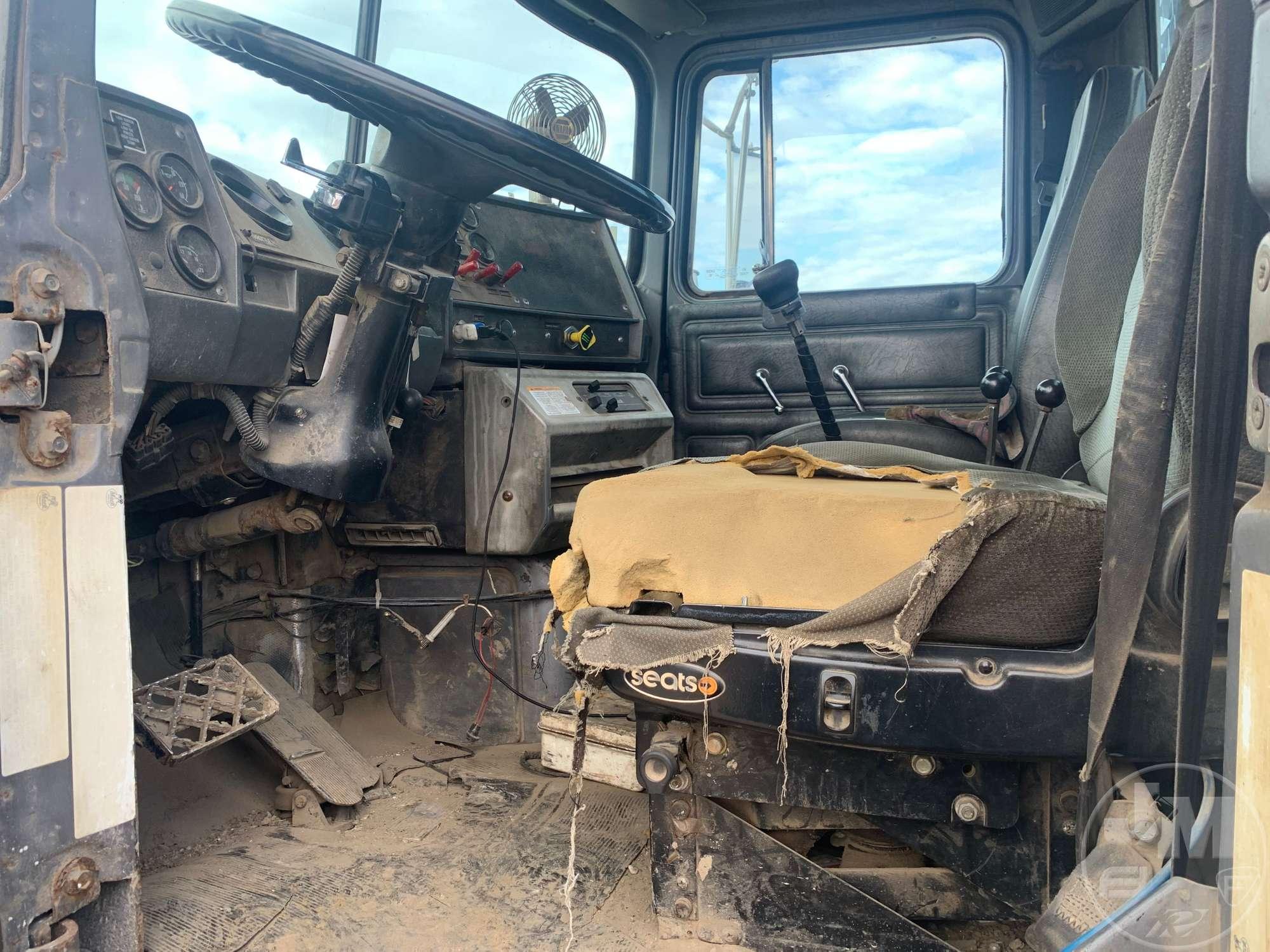 1996 MACK DM T/A VIN: 1M2B209CXTM017820