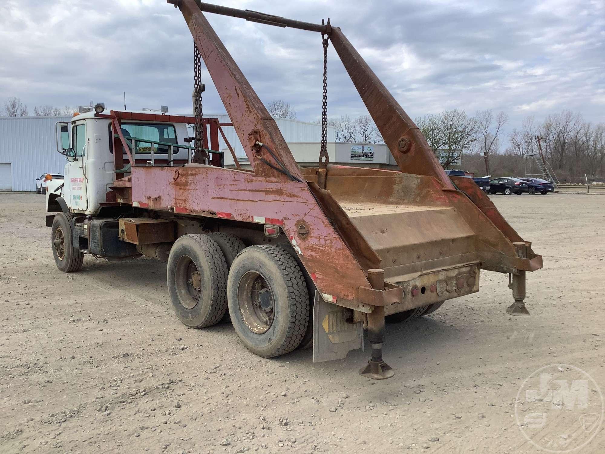 1996 MACK DM T/A VIN: 1M2B209CXTM017820