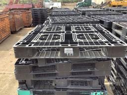 PLASTIC PALLETS 70