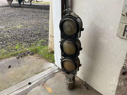 ANTIQUE STOP LIGHT