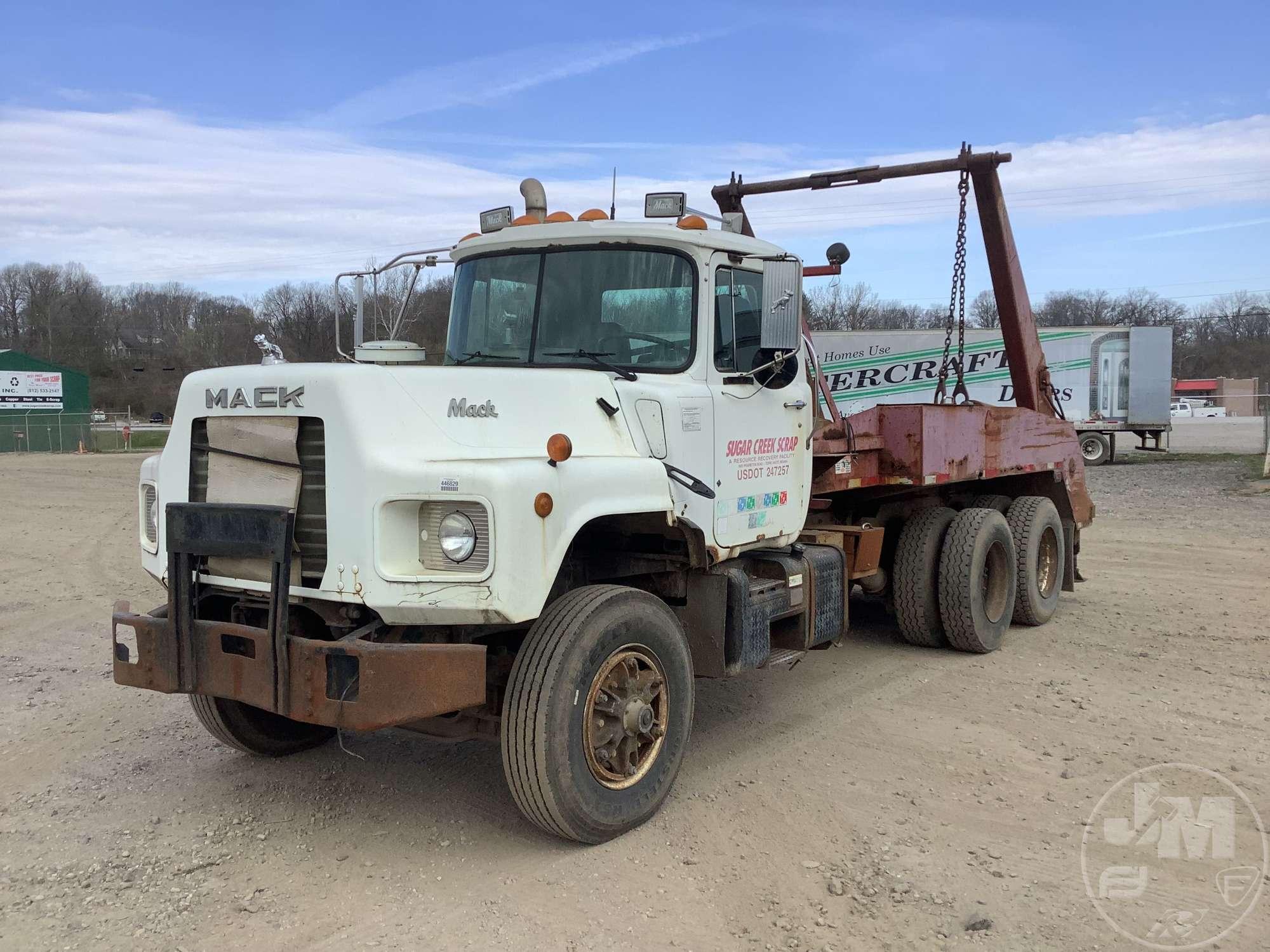 1996 MACK DM T/A VIN: 1M2B209CXTM017820