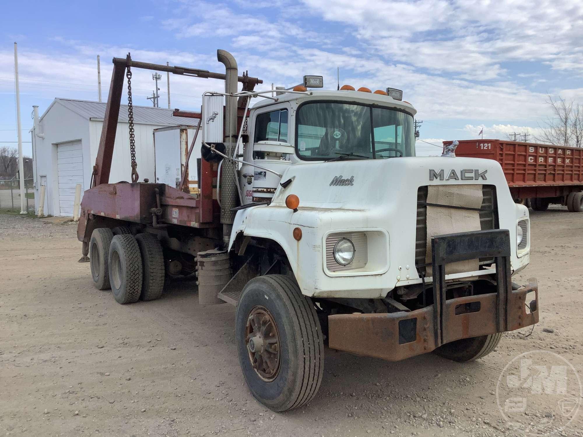 1996 MACK DM T/A VIN: 1M2B209CXTM017820
