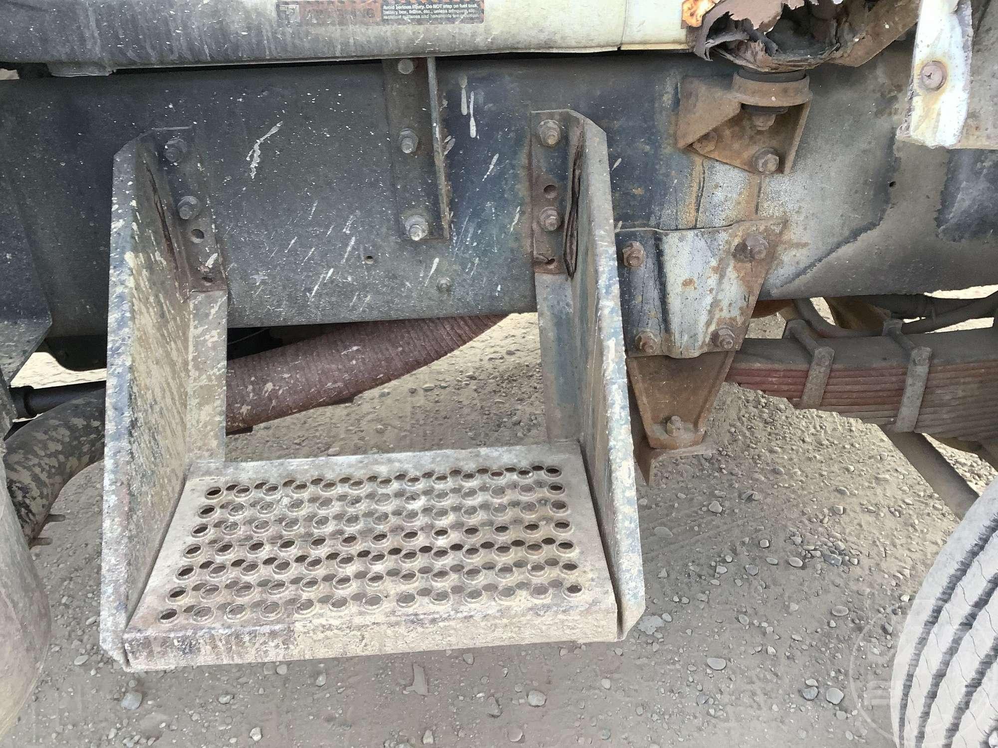 1996 MACK DM T/A VIN: 1M2B209CXTM017820