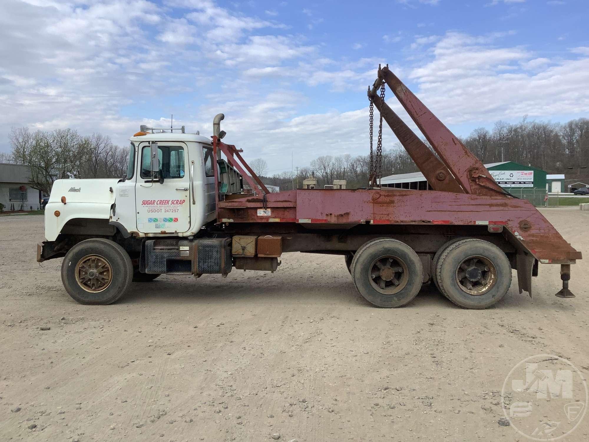 1996 MACK DM T/A VIN: 1M2B209CXTM017820