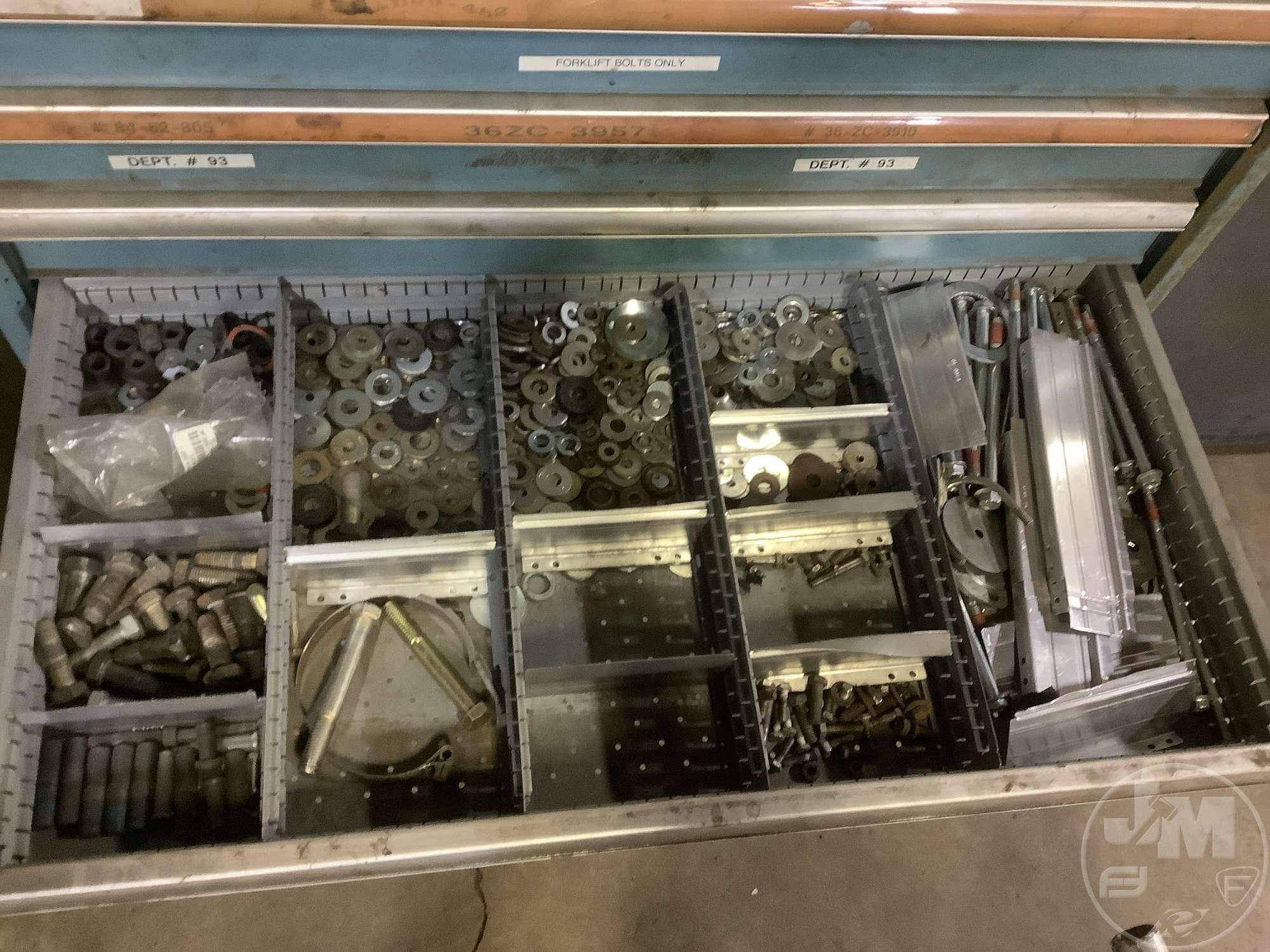 CABINET WITH DRAWERS INCLUDING CONTENTS