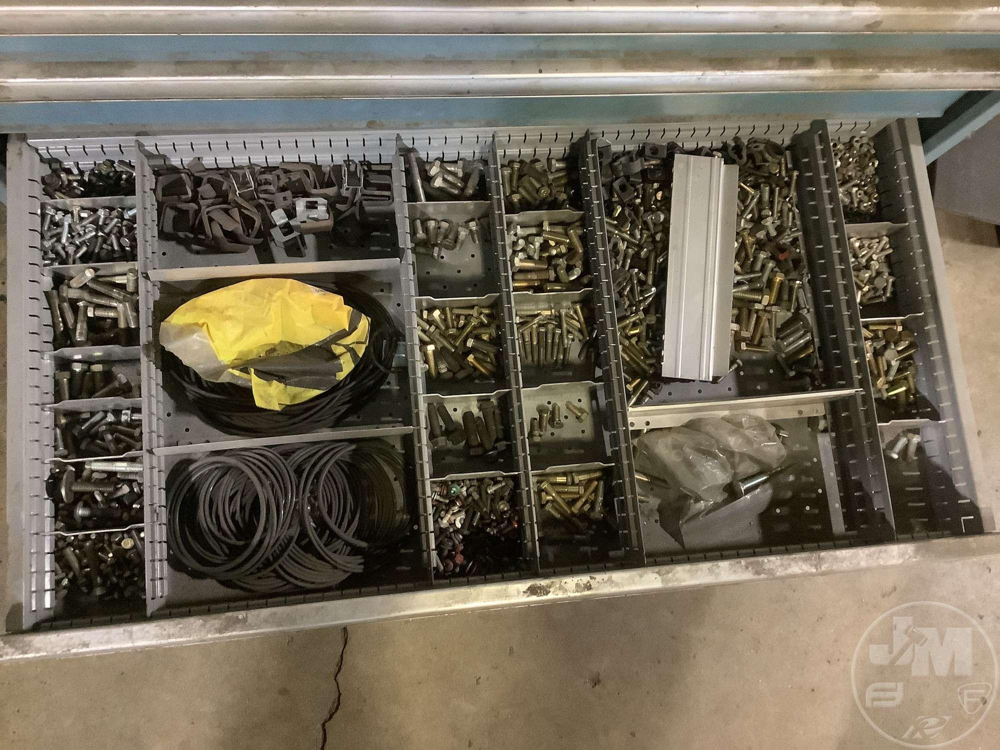 CABINET WITH DRAWERS INCLUDING CONTENTS