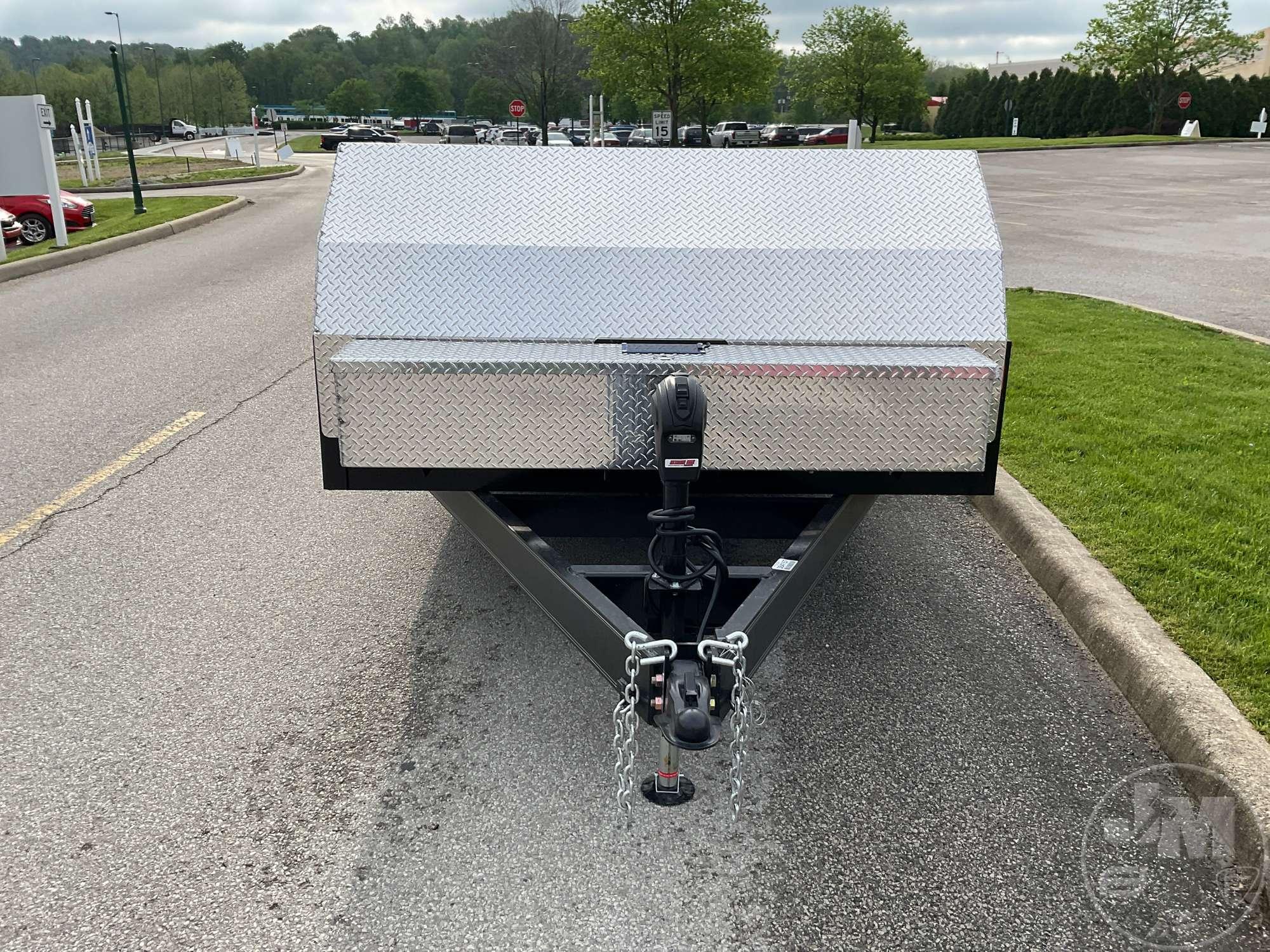 2025 TRAX VIN: 55KF1AJ2XS1000976 24' FULLY HYDROLIC TILT UP AND DOWN