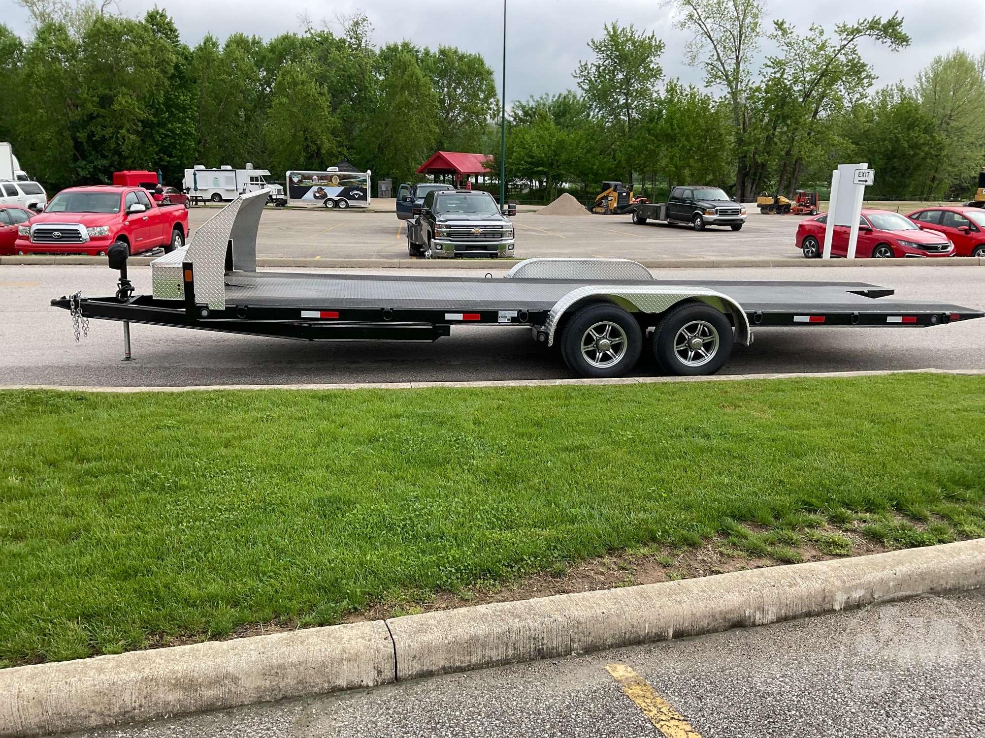 2025 TRAX VIN: 55KF1AJ2XS1000976 24' FULLY HYDROLIC TILT UP AND DOWN