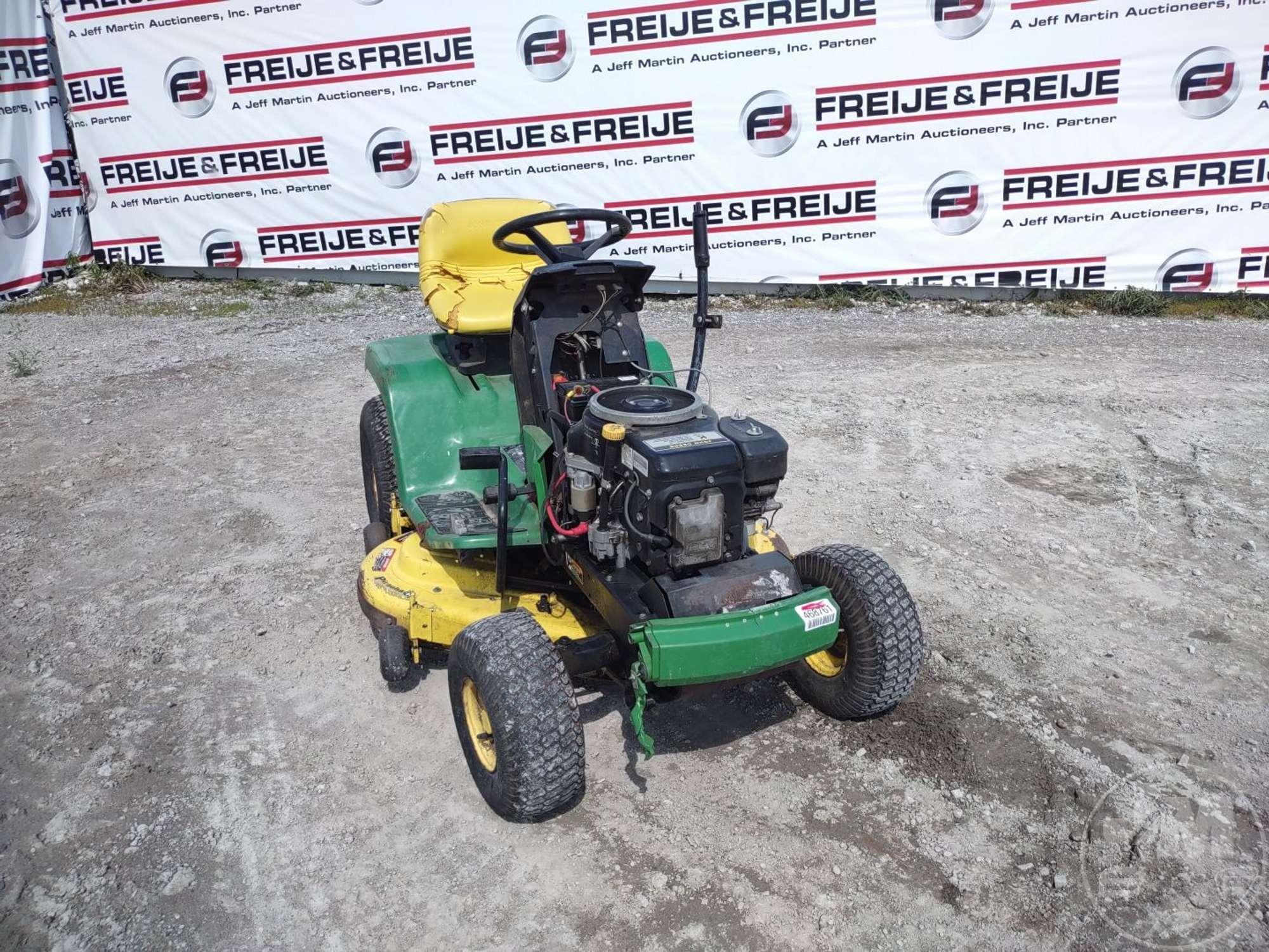1996 JOHN DEERE LX176 RIDING MOWER SN: M0L176B160074