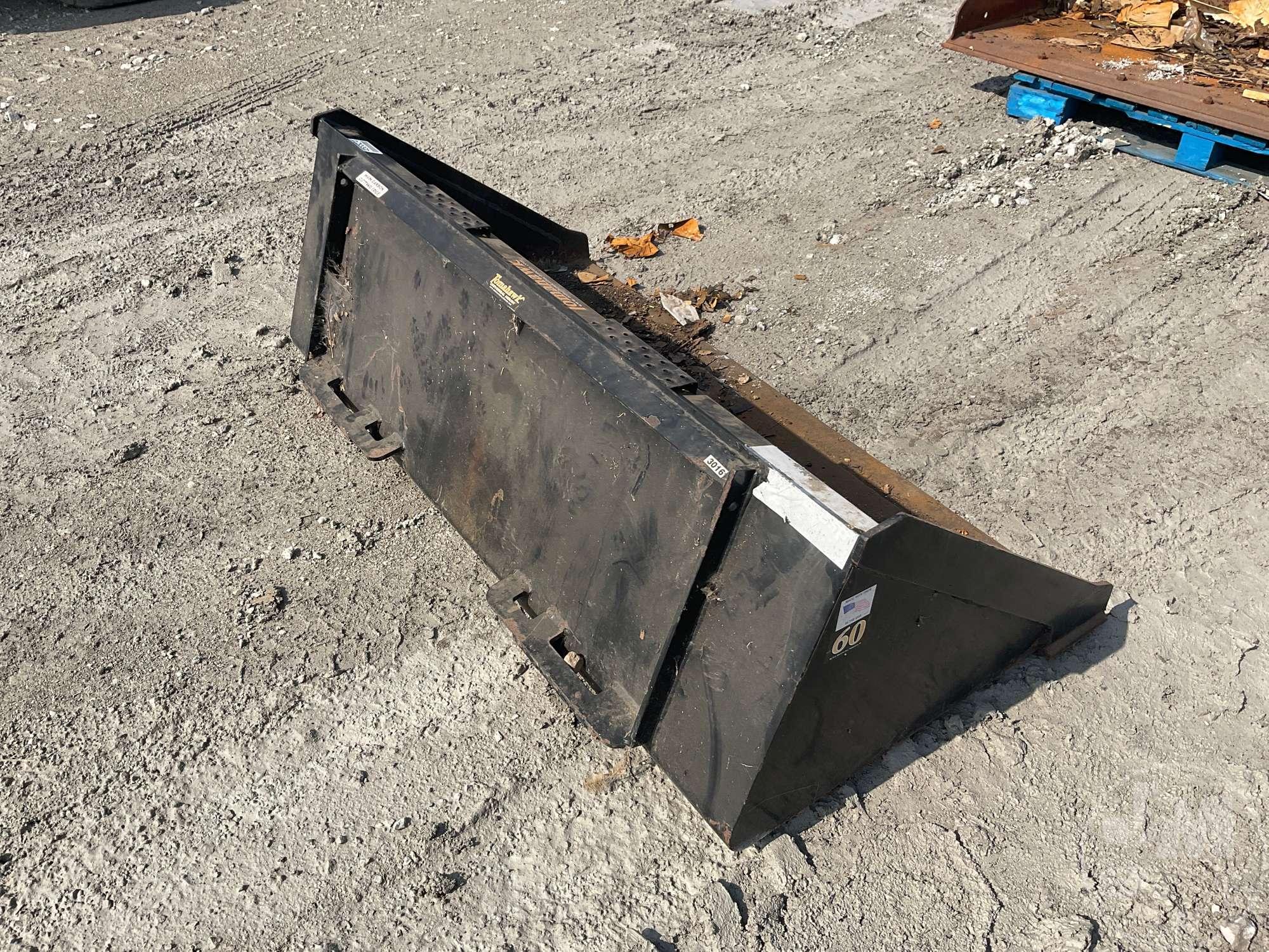 TOMAHAWK 60 INCH SMOOTH BUCKET