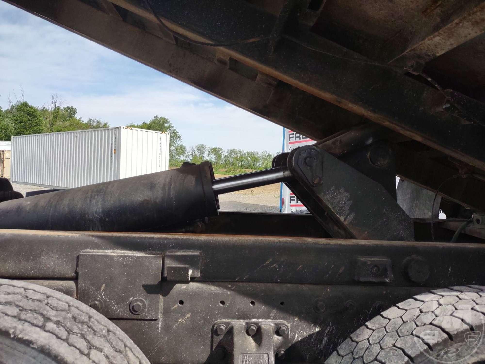 1994 PETERBILT 378 TANDEM AXLE DUMP TRUCK VIN: 1XPFD99X9RN358148