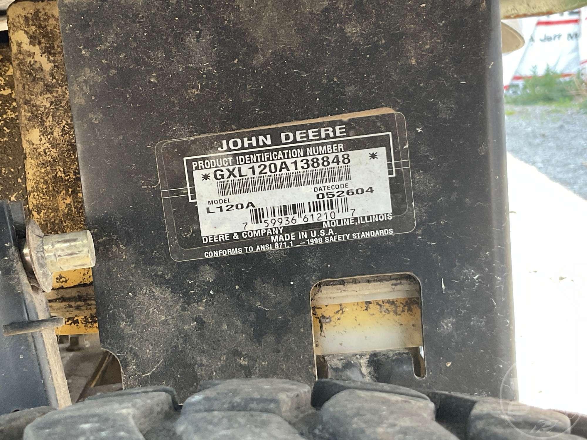 2004 JOHN DEERE L 120 RIDING MOWER SN: GLX12A138848