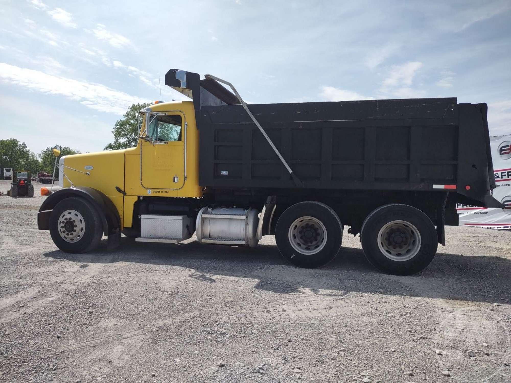 1994 PETERBILT 378 TANDEM AXLE DUMP TRUCK VIN: 1XPFD99X9RN358148