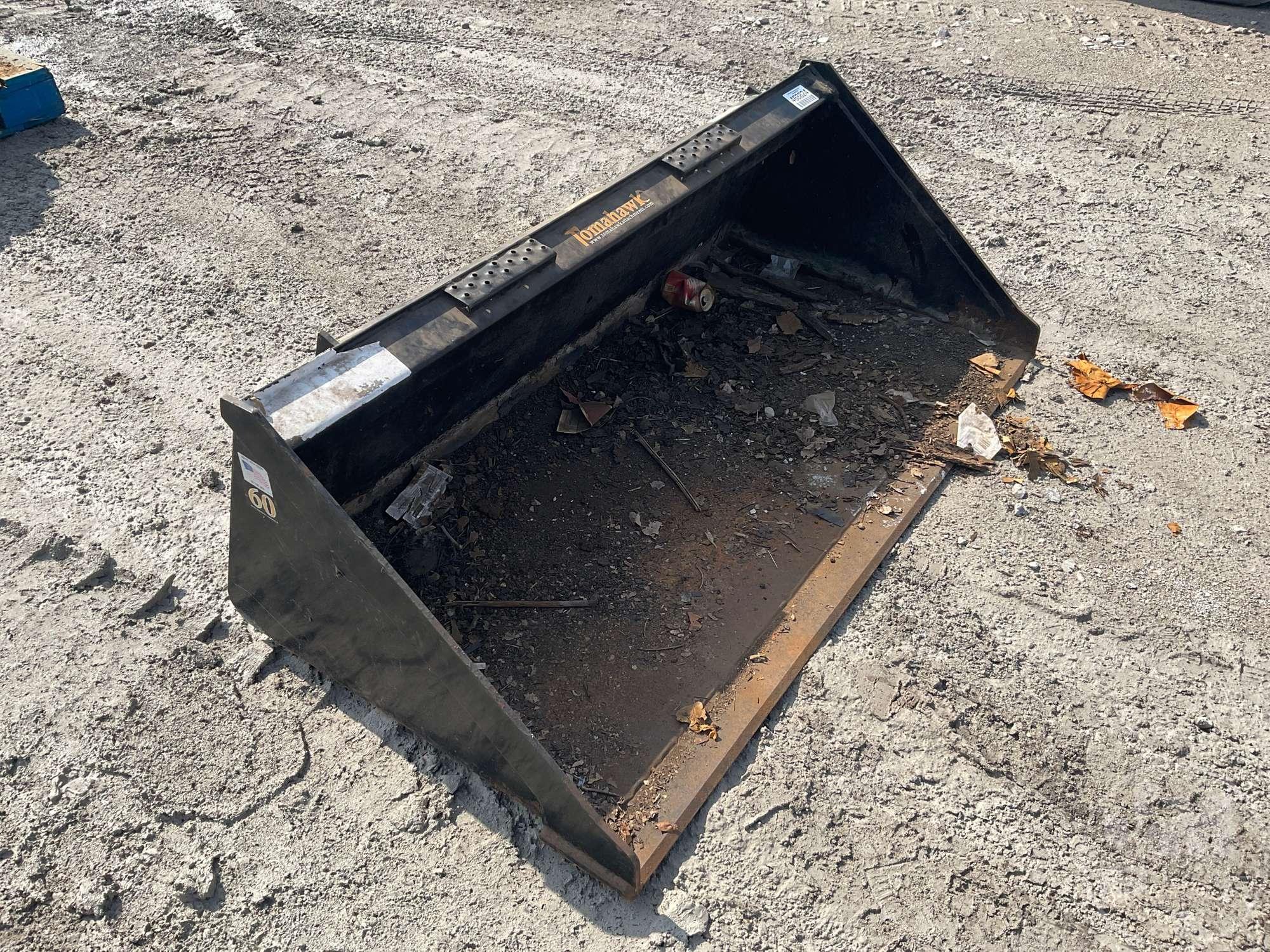TOMAHAWK 60 INCH SMOOTH BUCKET