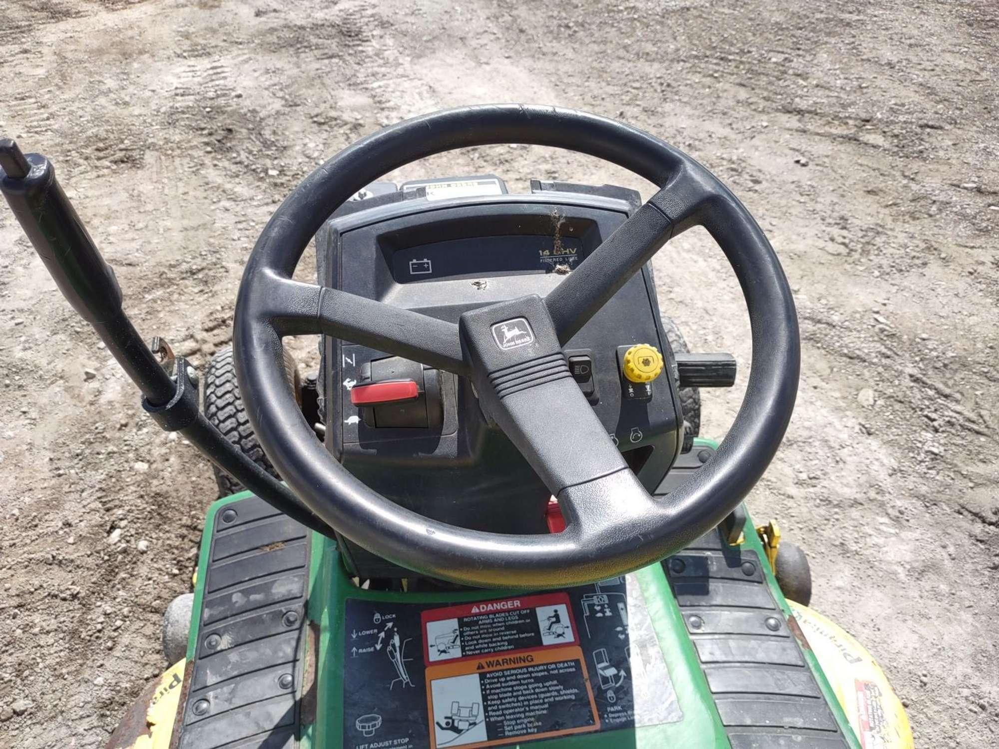 1996 JOHN DEERE LX176 RIDING MOWER SN: M0L176B160074