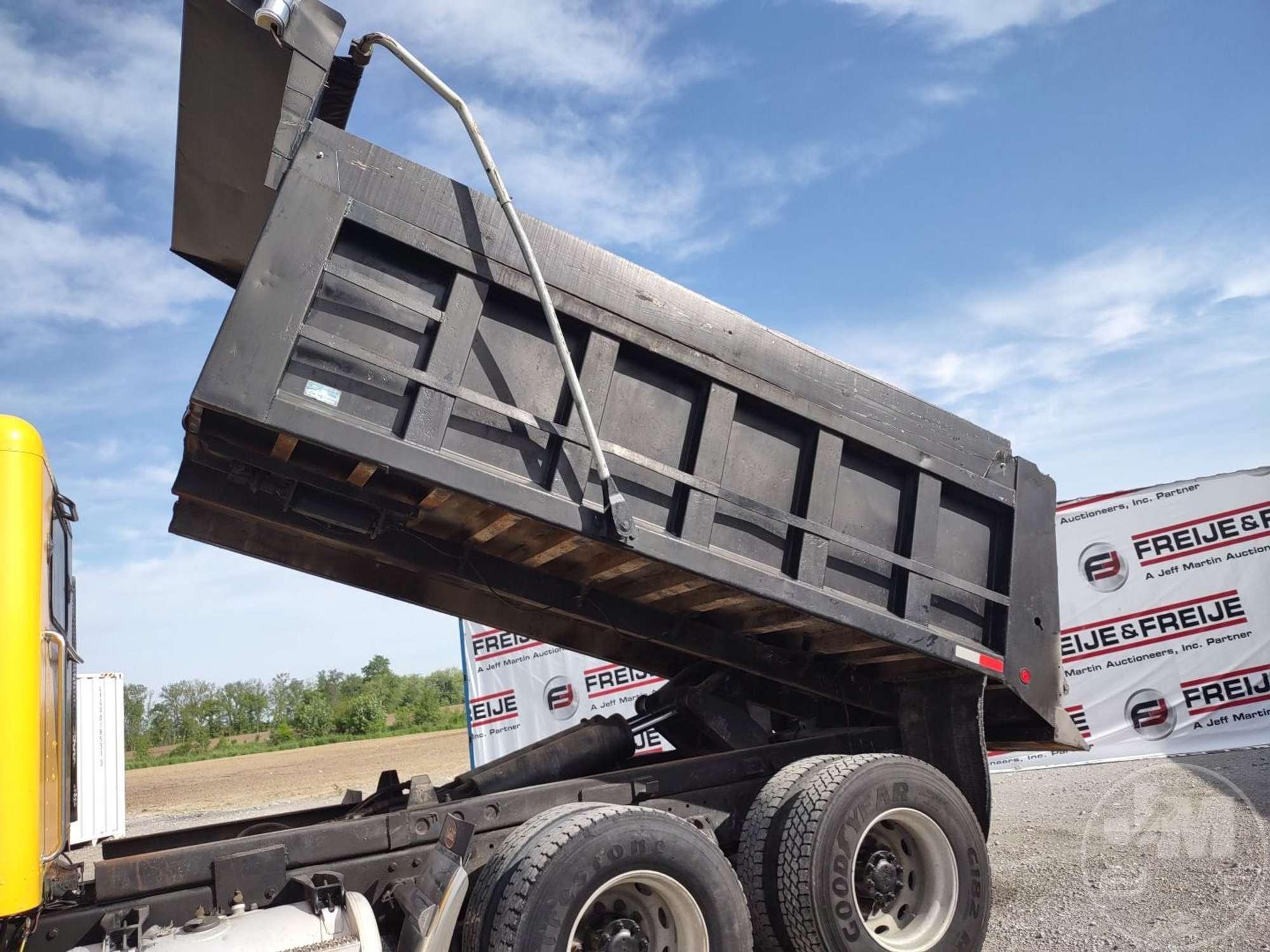 1994 PETERBILT 378 TANDEM AXLE DUMP TRUCK VIN: 1XPFD99X9RN358148