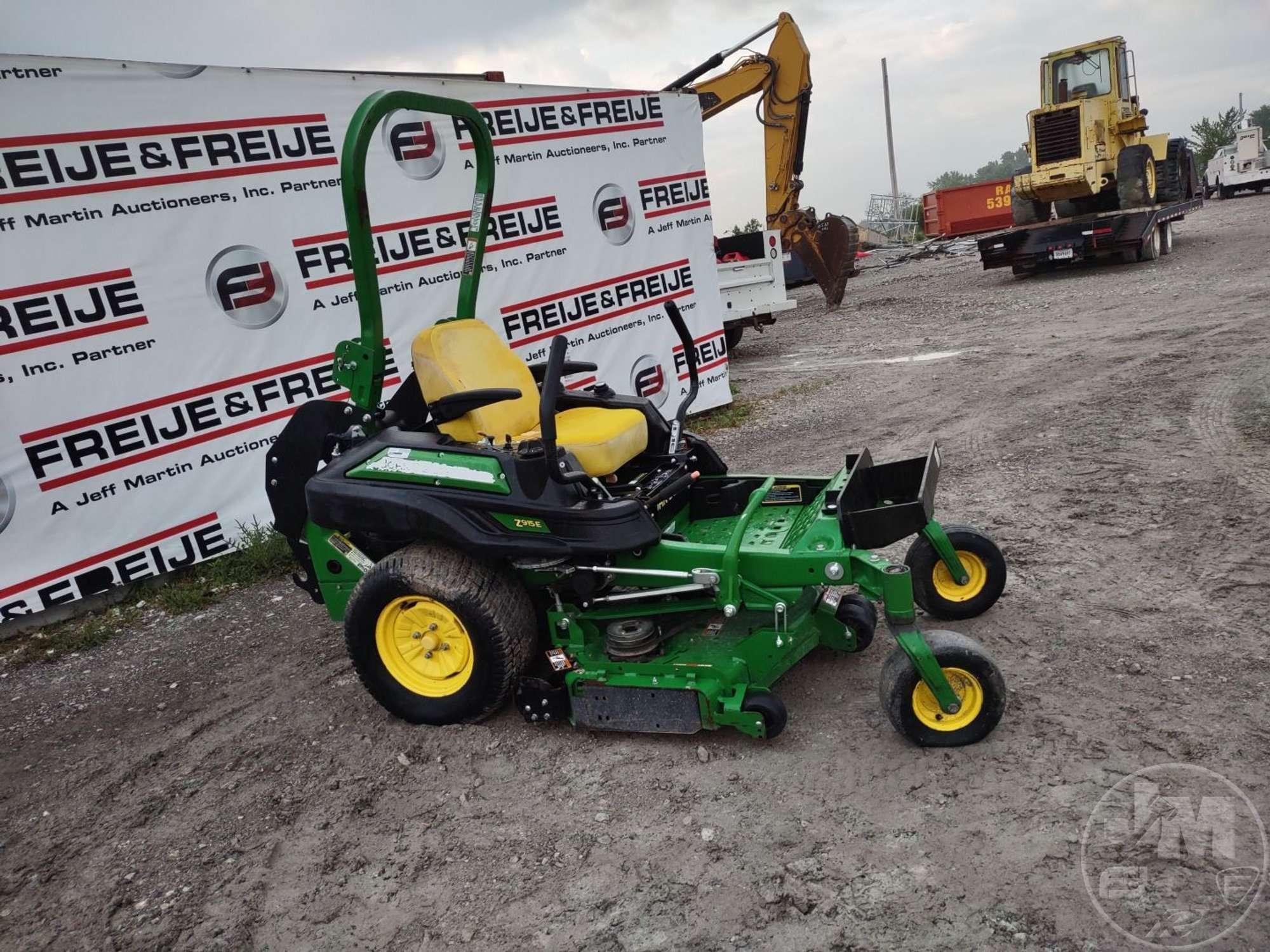 JOHN DEERE Z915E ZERO TURN SN: 1TC915EAJKT070461