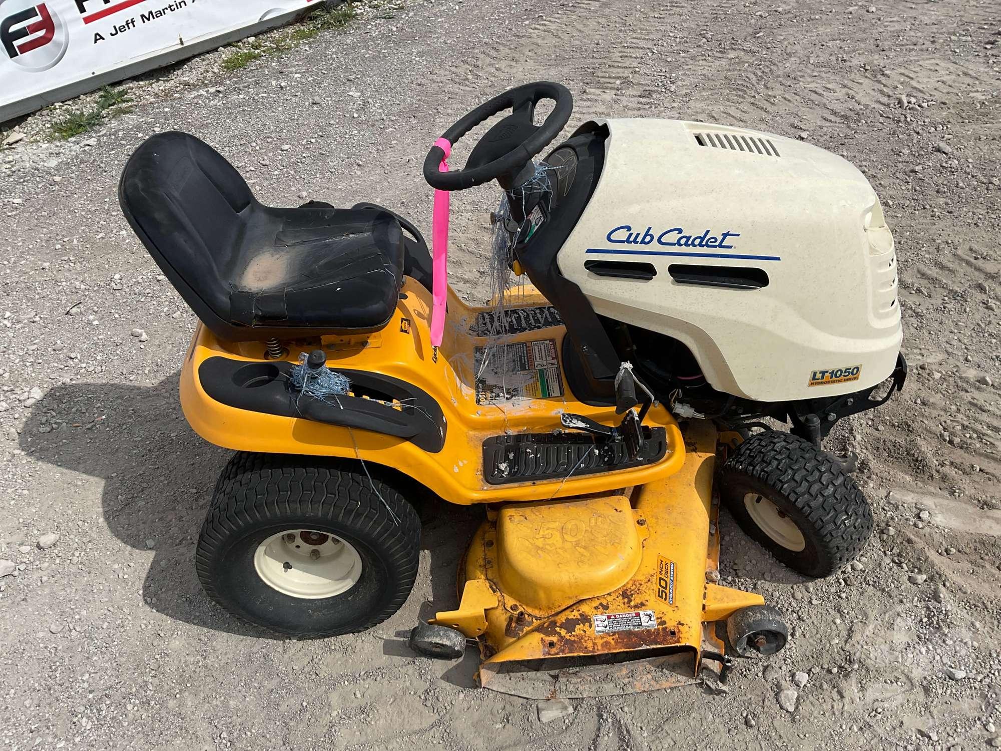 2006 CUB CADET LT1050 RIDING MOWER SN: 1K206H10644
