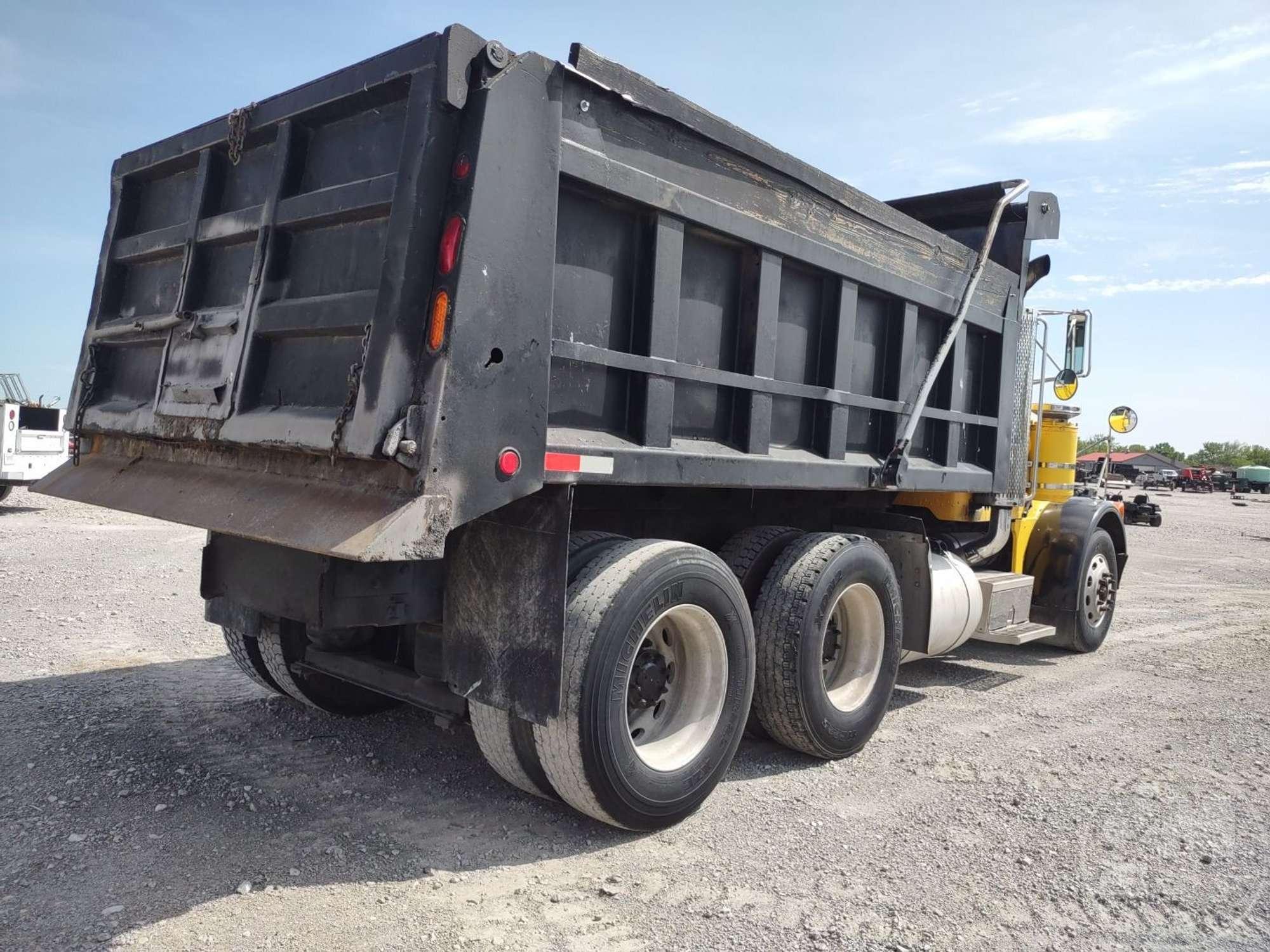 1994 PETERBILT 378 TANDEM AXLE DUMP TRUCK VIN: 1XPFD99X9RN358148
