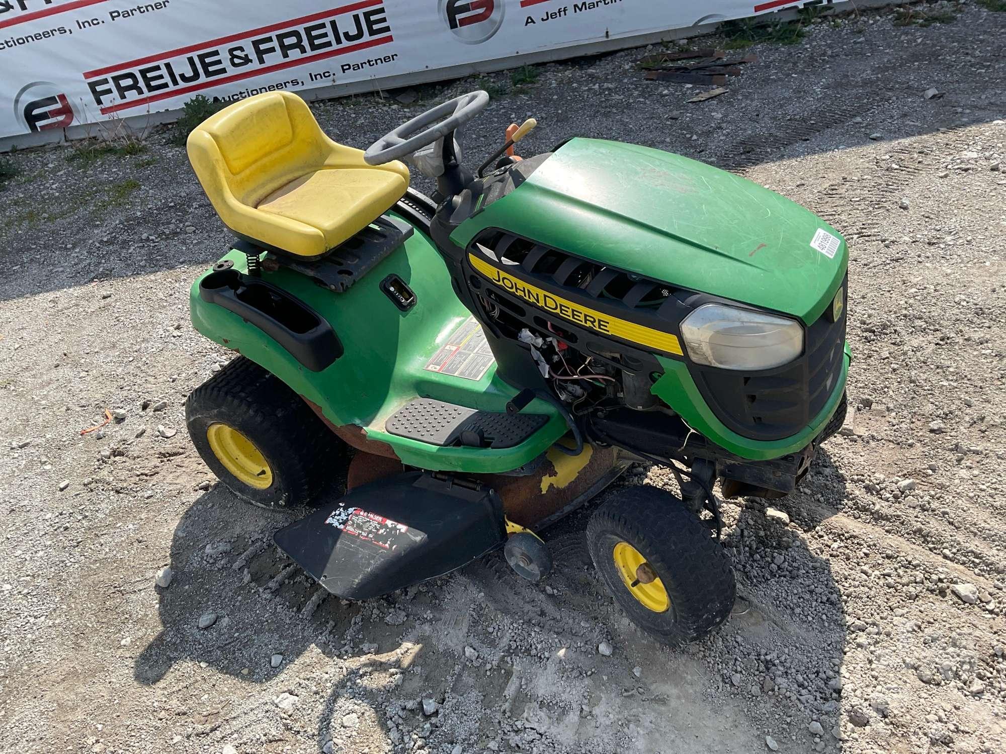 JOHN DEERE D130 RIDING MOWER SN: 1GXD110EHBB137418