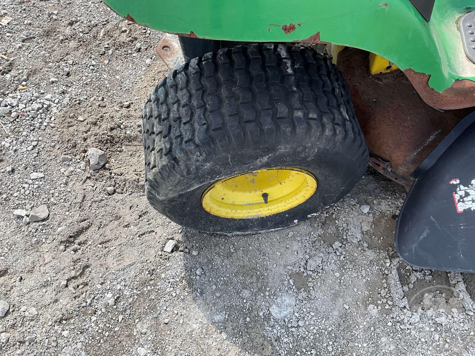 JOHN DEERE D130 RIDING MOWER SN: 1GXD110EHBB137418