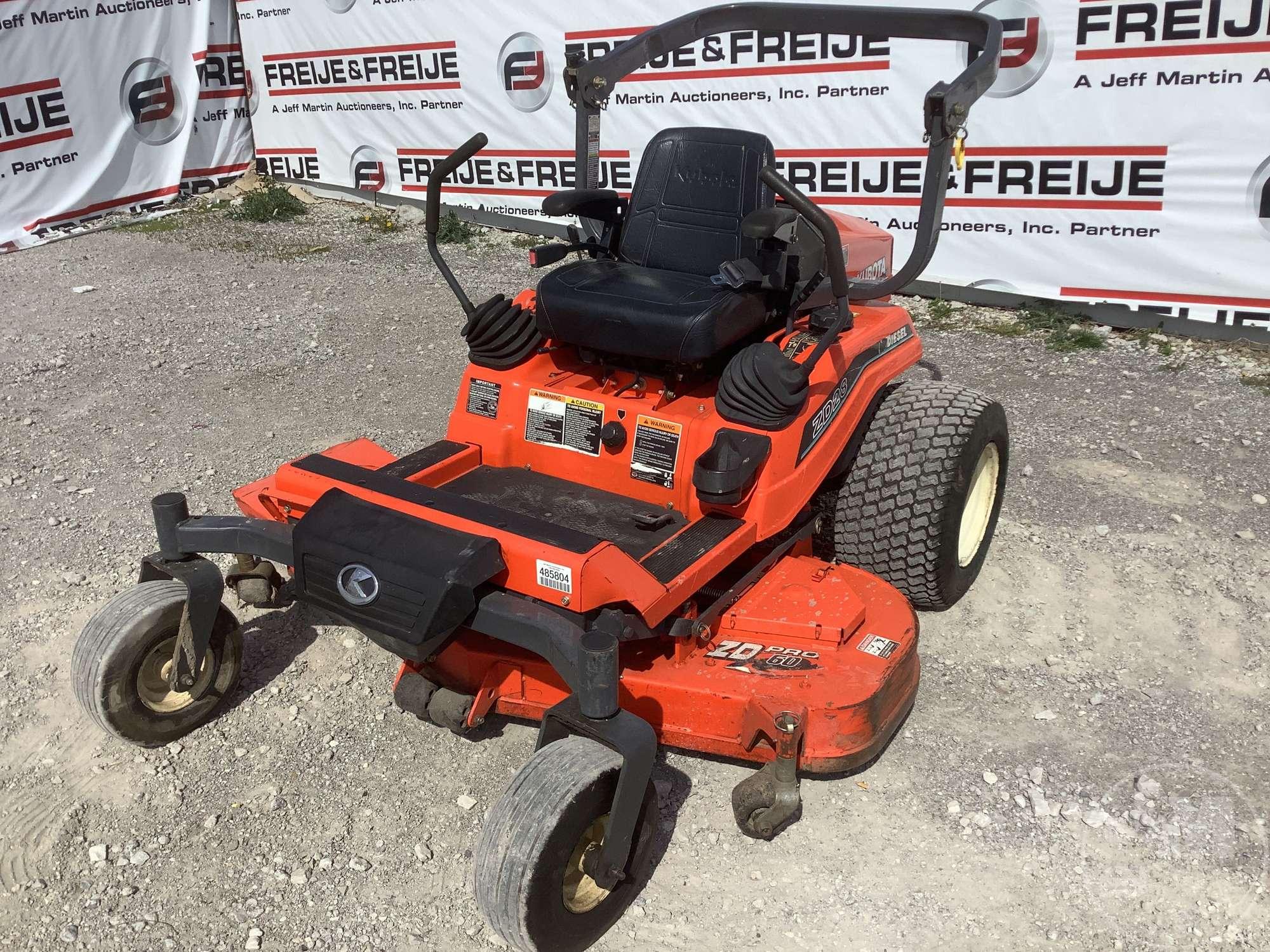 KUBOTA ZD28 ZERO TURN SN: 63733