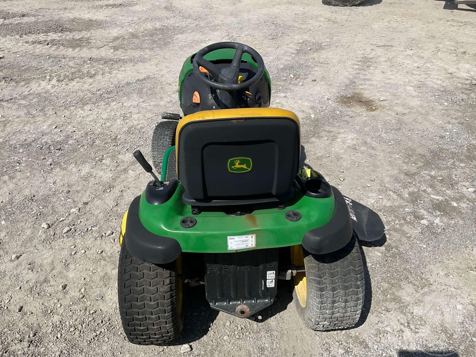 2004 JOHN DEERE L 120 RIDING MOWER SN: GLX12A138848