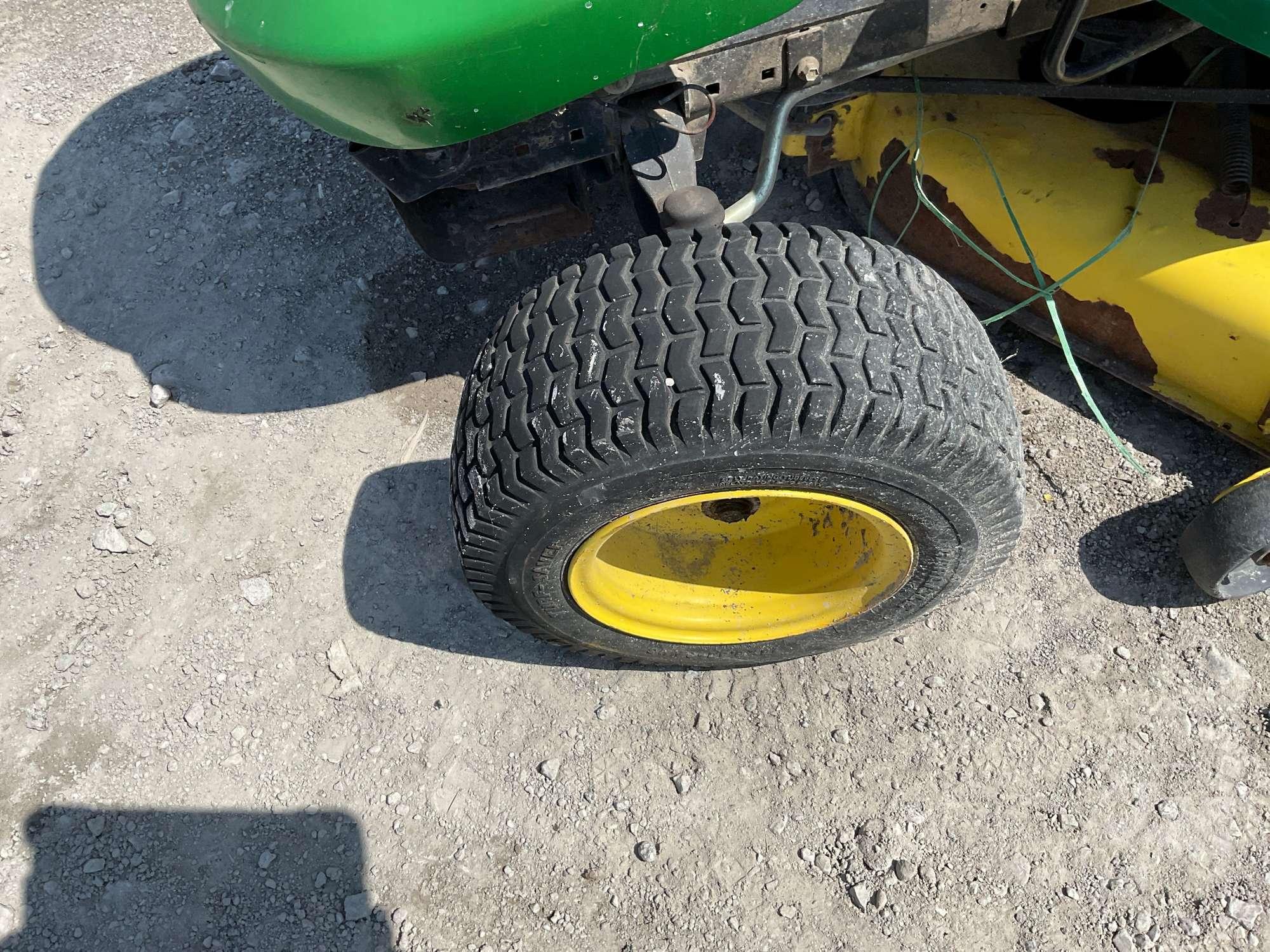 2004 JOHN DEERE L 120 RIDING MOWER SN: GLX12A138848