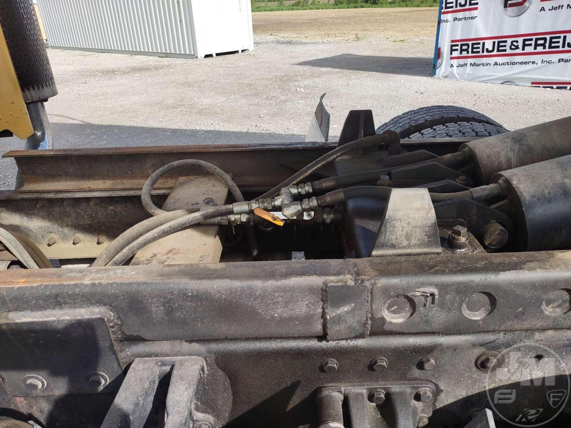 1994 PETERBILT 378 TANDEM AXLE DUMP TRUCK VIN: 1XPFD99X9RN358148