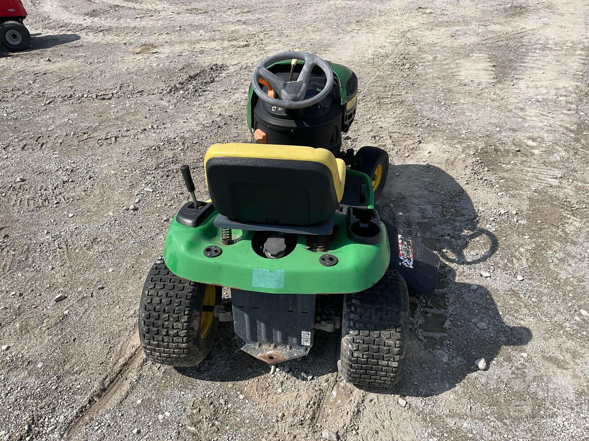 JOHN DEERE D130 RIDING MOWER SN: 1GXD110EHBB137418