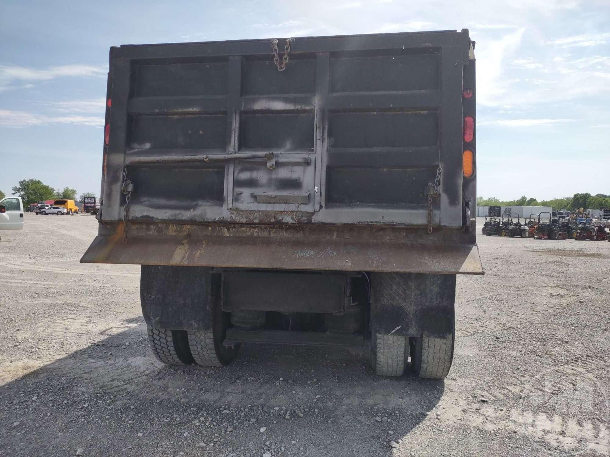 1994 PETERBILT 378 TANDEM AXLE DUMP TRUCK VIN: 1XPFD99X9RN358148