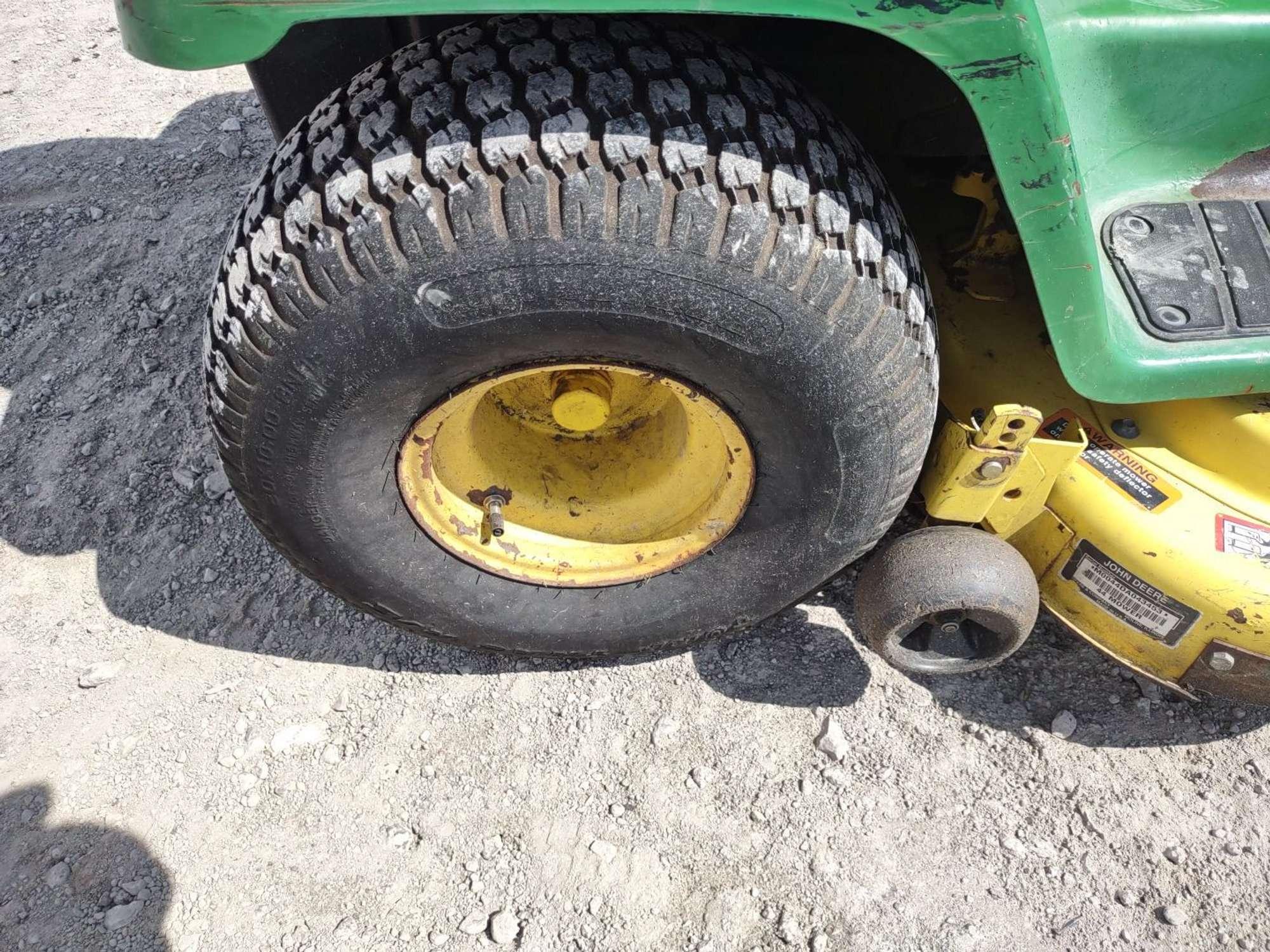 1996 JOHN DEERE LX176 RIDING MOWER SN: M0L176B160074