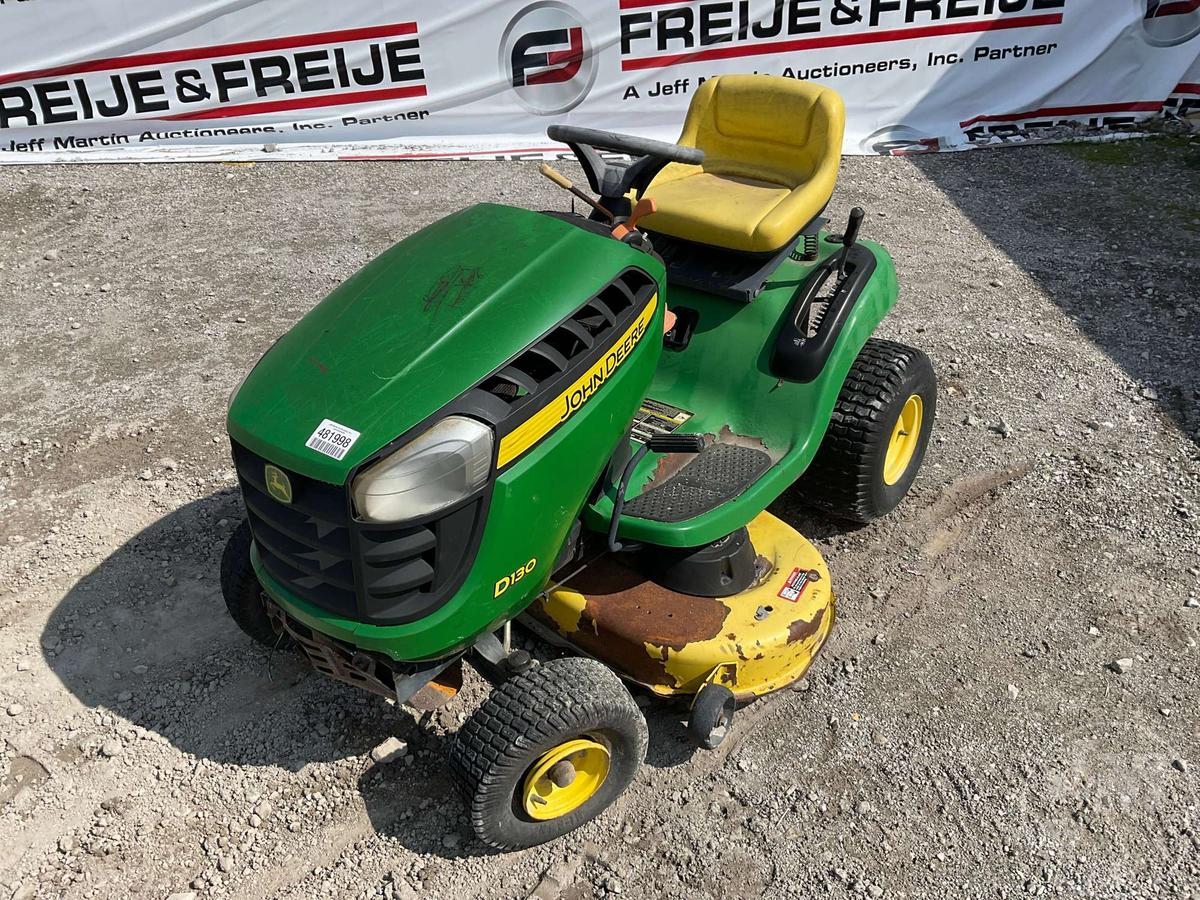 JOHN DEERE D130 RIDING MOWER SN: 1GXD110EHBB137418