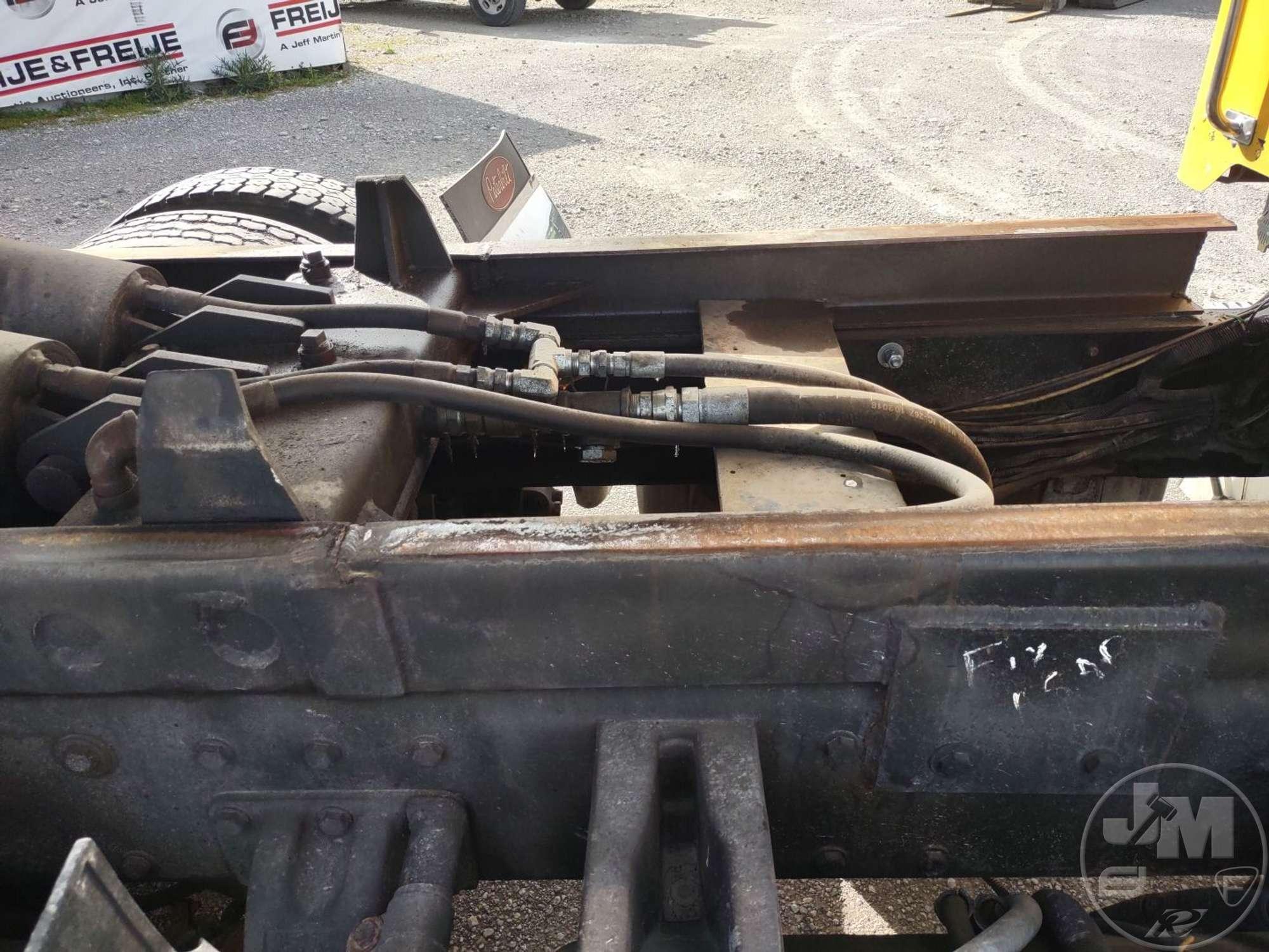 1994 PETERBILT 378 TANDEM AXLE DUMP TRUCK VIN: 1XPFD99X9RN358148