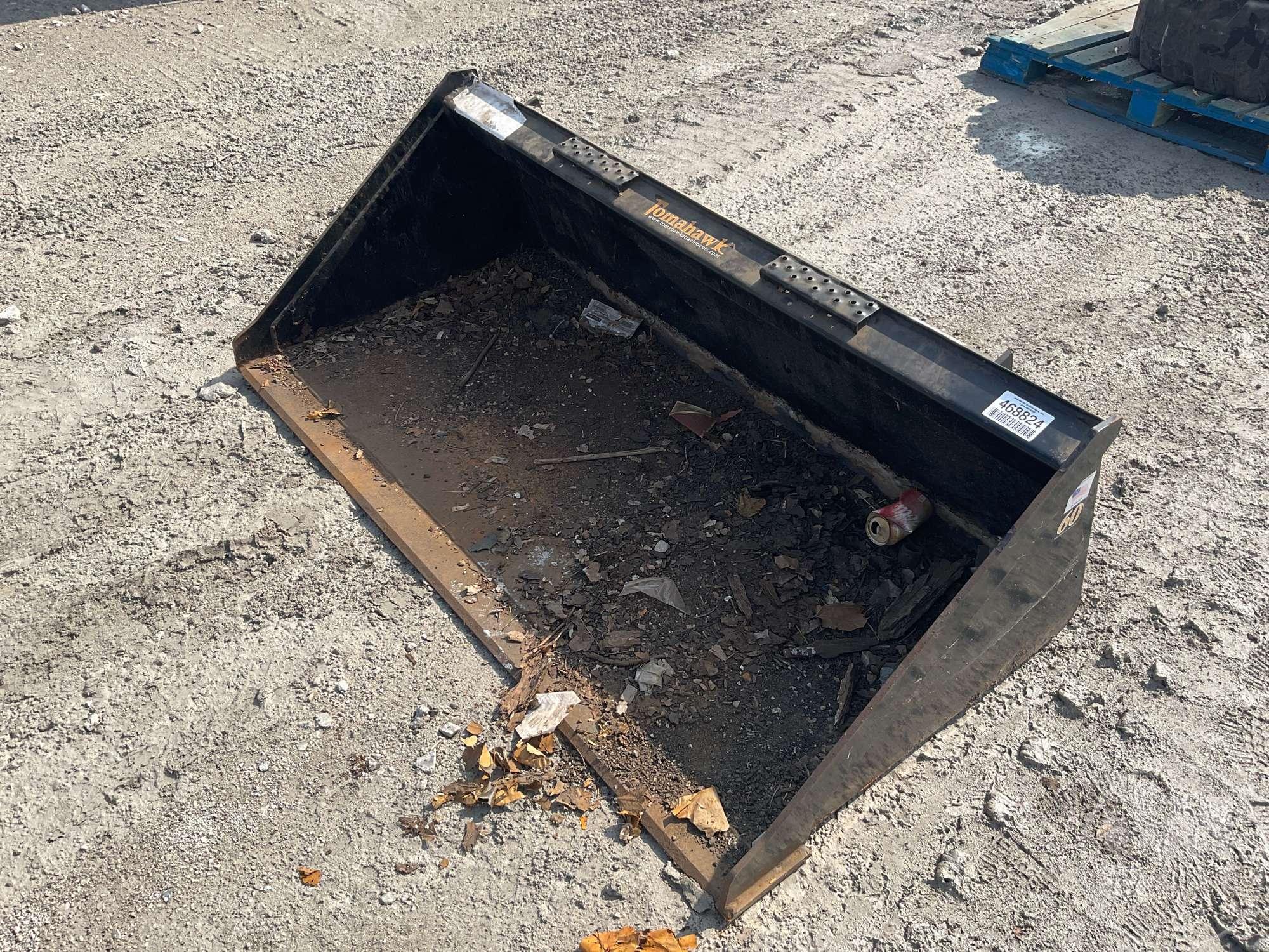 TOMAHAWK 60 INCH SMOOTH BUCKET