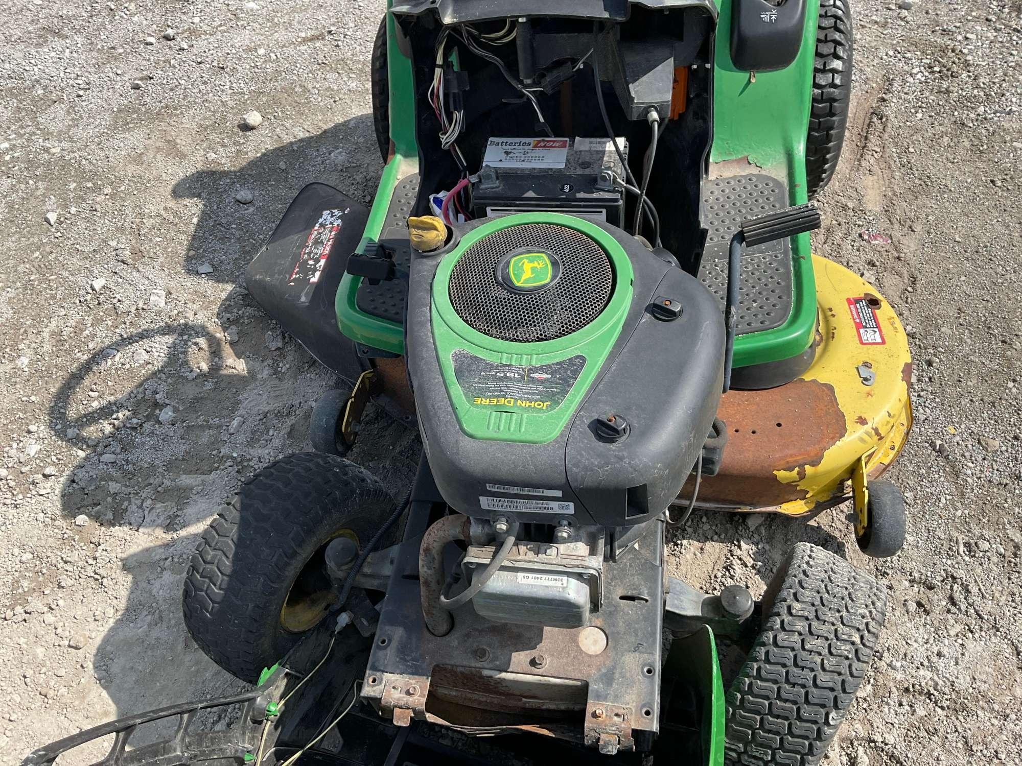 JOHN DEERE D130 RIDING MOWER SN: 1GXD110EHBB137418