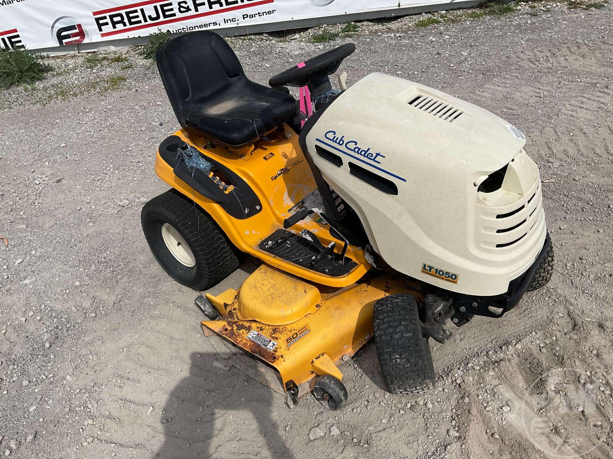 2006 CUB CADET LT1050 RIDING MOWER SN: 1K206H10644