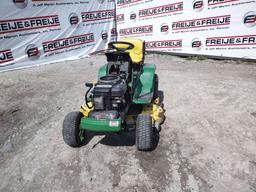 1996 JOHN DEERE LX176 RIDING MOWER SN: M0L176B160074