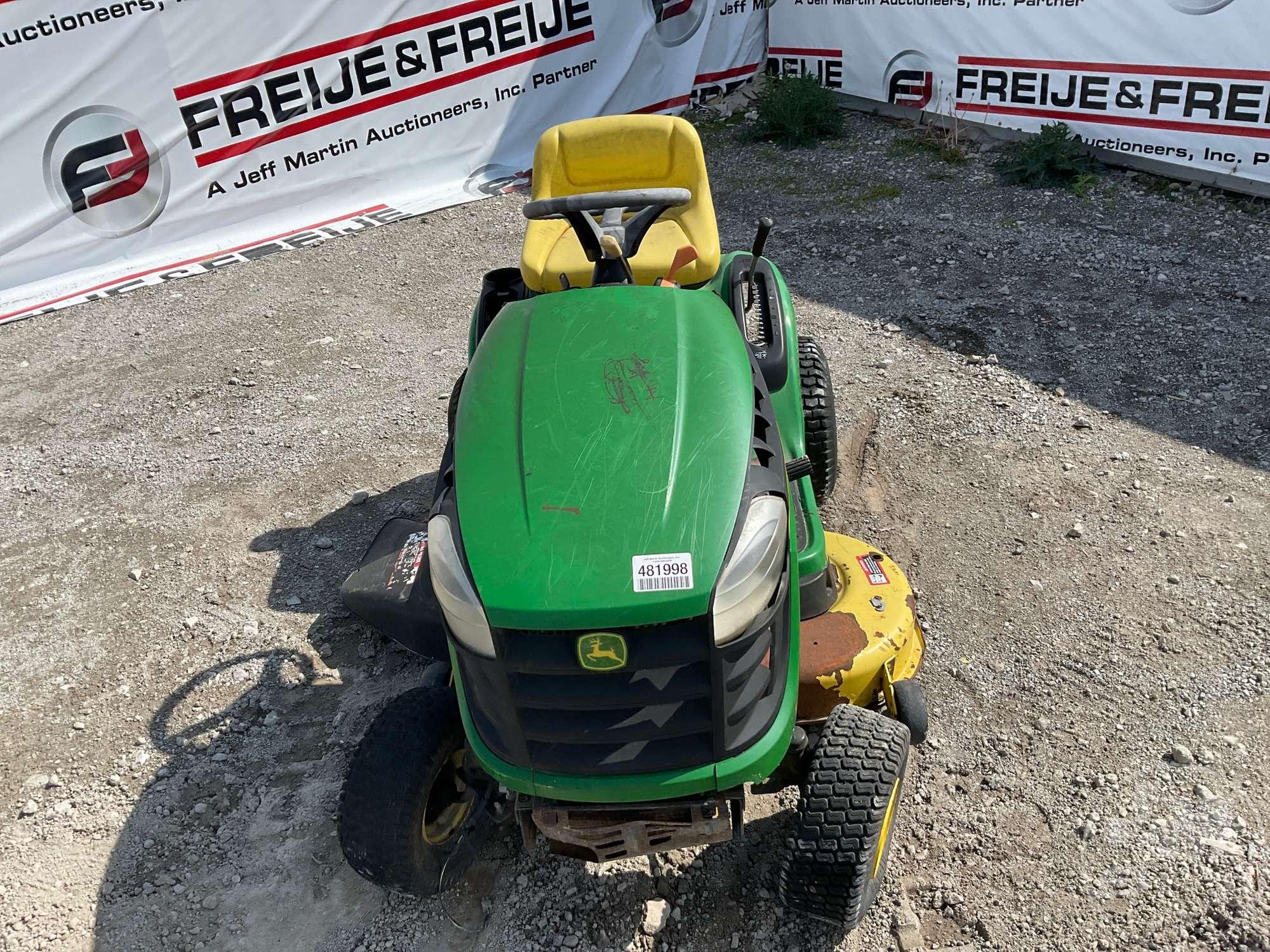 JOHN DEERE D130 RIDING MOWER SN: 1GXD110EHBB137418