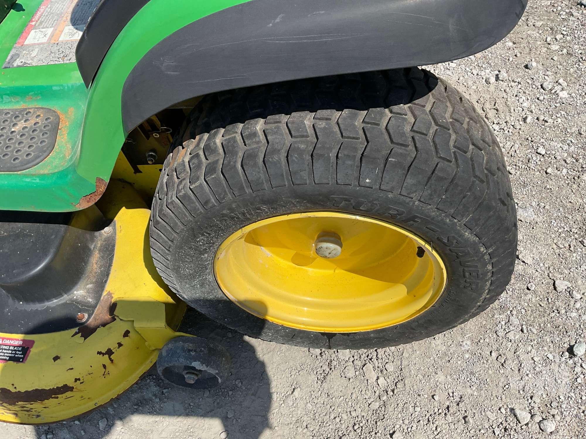 2004 JOHN DEERE L 120 RIDING MOWER SN: GLX12A138848