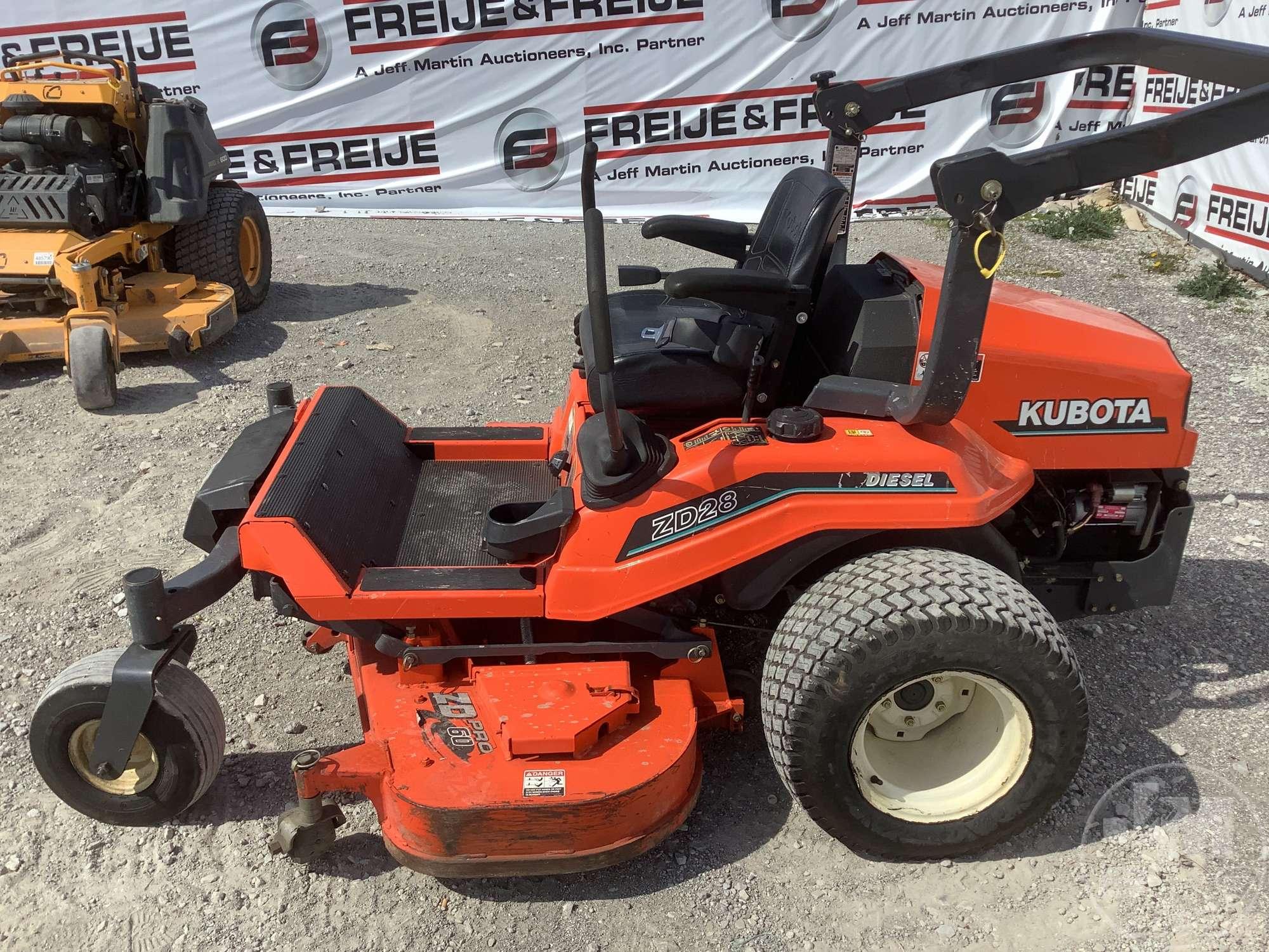 KUBOTA ZD28 ZERO TURN SN: 63733
