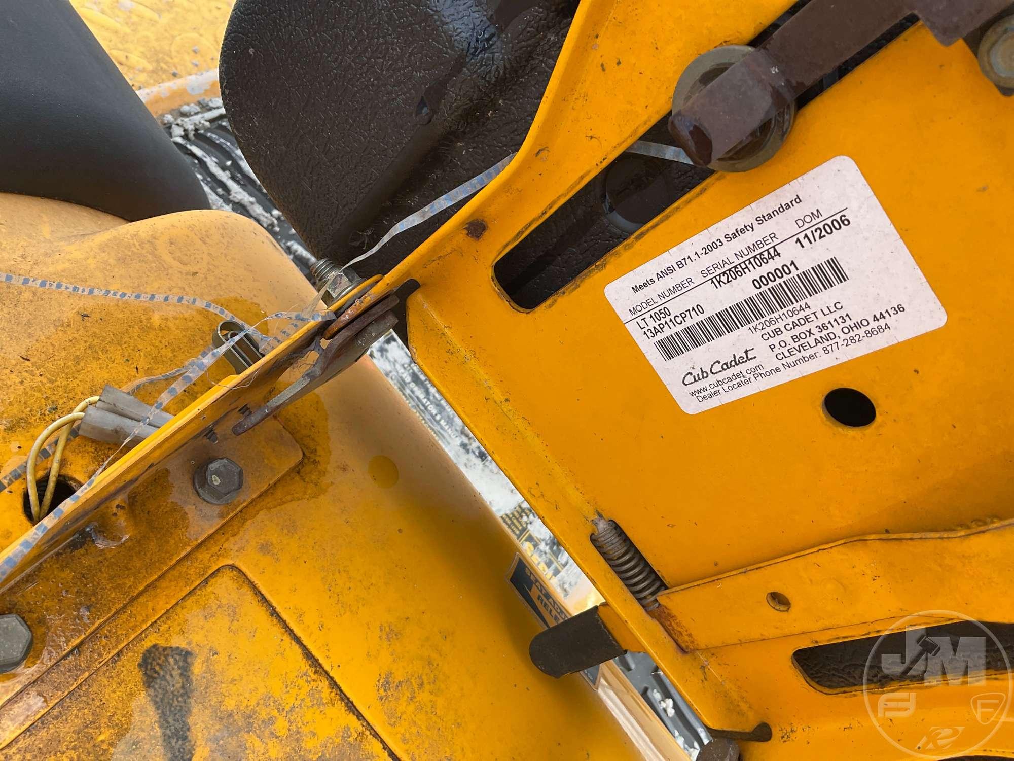 2006 CUB CADET LT1050 RIDING MOWER SN: 1K206H10644