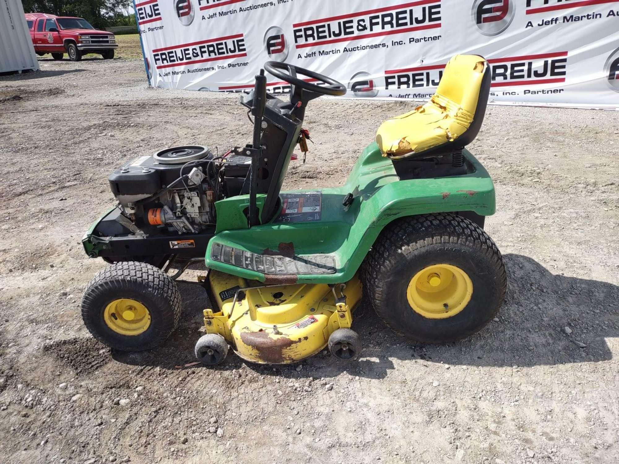 1996 JOHN DEERE LX176 RIDING MOWER SN: M0L176B160074